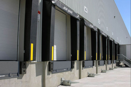 Pakaian tahan kain Dock Door Shelter Sistem Pemuatan Disesuaikan Dengan Kontainer Gudang