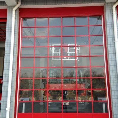 Kaca Transparan Aluminium Sectional Door Disesuaikan Ketinggian Tahan Angin Kelas 3 Untuk Stasiun Pemadam Kebakaran
