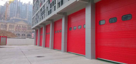 50mm Panel Industrial Sectional Door 3000x4000 Warna Merah Dilapisi Baja Sandwich Otomatis