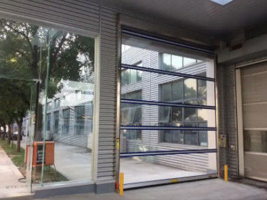 Ukuran Besar Aluminium Pintu Garasi Kaca Listrik Menjalankan 40mm Tebal Panel