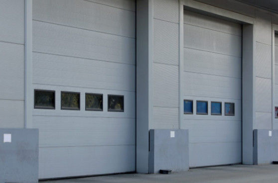 Pintu Seksional Isolasi Komersial Dengan Kontrol Jauh Otomatis Polyurethane Foam Exterior