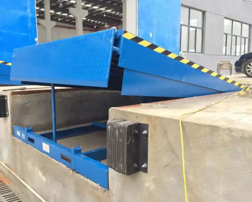 Electric Dock Door Levelers Workshop Automatic Dock Plate 25000-40000LBS Desain Aman Forklift Platform Angkat Hidraulik