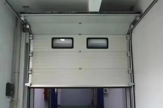 Industri Otomatis Pengangkatan Kebisingan Putih Mengurangi Overhead Bagian Pintu Dengan Kunci Handle Dan Desain tahan angin