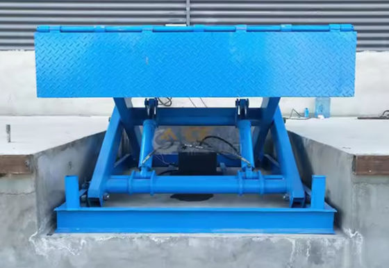 Keamanan yang dapat disesuaikan Loading Dock Leveler dengan tombol push kontrol dan penghalang keamanan Logistik