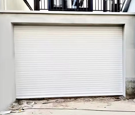 Pintu bagian atas baja berlapis ganda dengan pegangan yang dapat dikunci remote control Vertikal Overhead Garage Roll Door