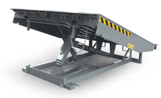 Tingkat Dek yang dapat disesuaikan Mechanical Loading Dock Leveler 10 000-20 000 Lbs Kapasitas dengan Instalasi di lokasi