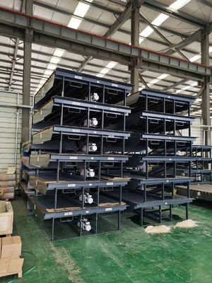 Disesuaikan Listrik Hydraulic Loading Dock Leveler Safety Chain Powder Coated Finish