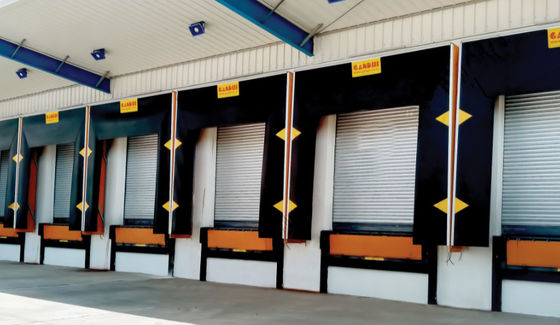 Mudah Instalasi PVC Dock Door Shelter Menyediakan Perlindungan Melawan Elemen Disesuaikan Industri