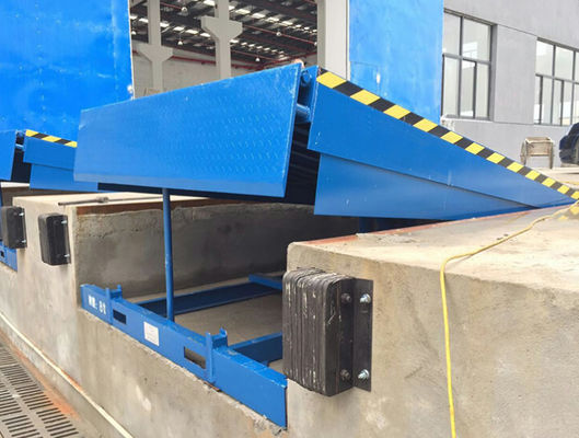 Di lokasi dipasang listrik / hidrolik loading dock levelers 10 000 - 20 000 Lbs kapasitas