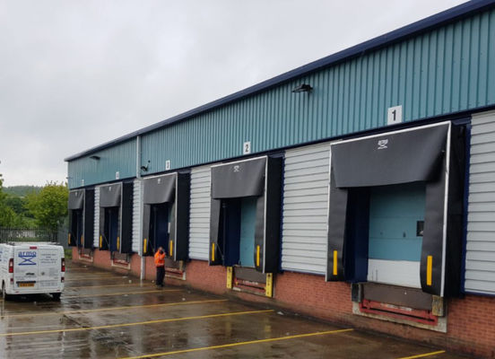 Custom Color PVC Low Maintenance Dock Door Shelters Loading System Otomatis PVC Dock Seals Gudang Industri