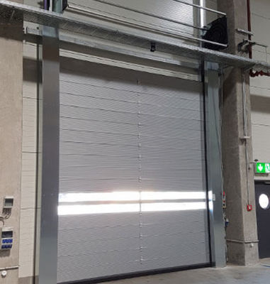 Pintu Garasi Bagian Terisolasi Disesuaikan Dengan Polyurethane Foam Windproof Soundproof And Thermal Insulation