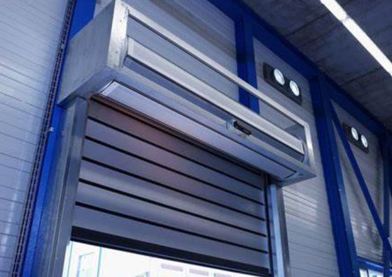 Aluminium Eksterior Cepat Berfungsi Kecepatan Tinggi 380V 50hz Industrial Remote Control Kecepatan pembukaan 0,8m/s