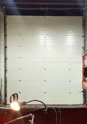 Aluminium ambang pintu bagian atas 50mm-80mm ketebalan terisolasi Custom terisolasi Flap vertikal panel lift digunakan