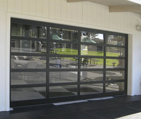 Keamanan Tinggi Jenis pembukaan manual atau otomatis Kelas 3 Kekuatan air Kaca transparan Pintu Garasi Bagian Modern Operasi cerdas yang disesuaikan Pintu Garasi