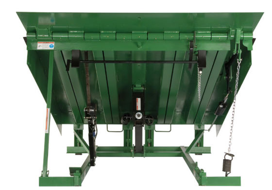 Tekan tombol Kontrol Dock Door Levelers Workshop Plat Dock Otomatis dengan Panjang Bibir yang Dapat Dikustomisasi 25000-40000LBS Desain Aman