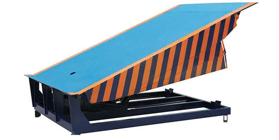 Heavy Duty Workshop Automatic Dock Plate Dock Door Levelers 25000-40000LBS Desain Aman Untuk Operasi Kapasitas Dock