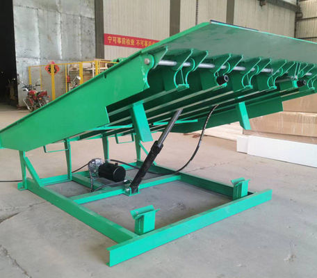 Workshop Otomatis Dock Plate Dock Door Levelers 25000-40000LBS Desain Aman Ukuran Platform Mekanis Disesuaikan
