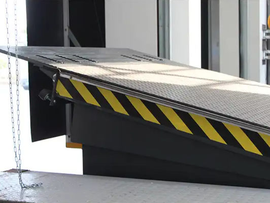 Motor Listrik Mesin Gunting Lift Vertikal Dock Door Levelers Workshop Plat Dock Otomatis 25000-40000LBS Aman