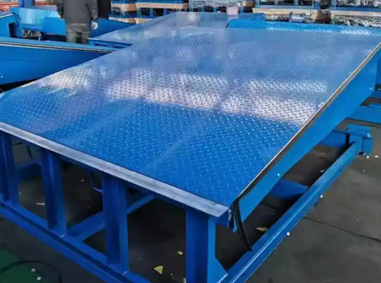 Electric Dock Door Levelers Workshop Automatic Dock Plate 25000-40000LBS Desain Aman Untuk Pemuatan Aman
