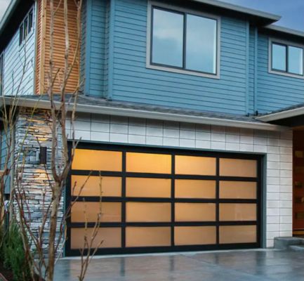 Gaya Desain Modern Watertightness Otomatis Hitam Aluminium Frosted Kaca Transparan Pintu Garasi Bagian dengan Desain Bagian