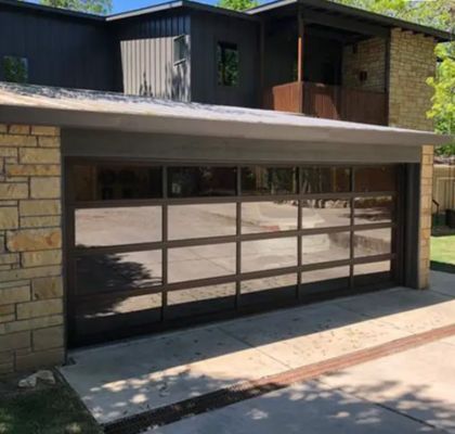 Kelas Kedap Air 3 Kaca Transparan Ketahanan Angin Sangat Baik Pintu Garasi Seksi Industri Kokoh dengan Manual atau Otomatis