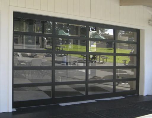 Pintu Garasi Sekat Transparan Kaca Tempered Bingkai Aluminium Hitam Elegan Modern Gaya Pintu Sekat Bukaan Manual atau Otomatis