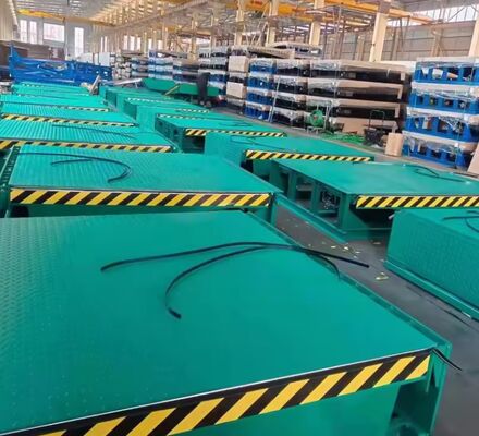 Kapasitas 10 Lokakarya Dock Plate Otomatis Dock Door Levelers Air Dock Leveler Manual Type Heavy Duty Loading Ramp untuk Logistik Gudang
