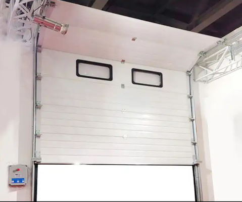 Pintu overhead sectional komersial peredam bising Stasiun Pemadam Kebakaran Pintu sectional industri Pintu baja sectional otomatis terbentuk