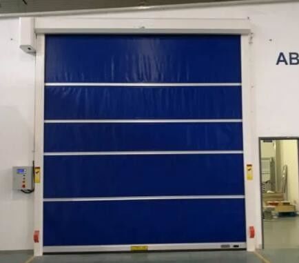 Pintu Gulung Berkecepatan Tinggi Tahan Air Pintu Rol Cepat Efek Terisolasi Yang Baik Dengan Tirai PVC Permukaan Yang Hebat