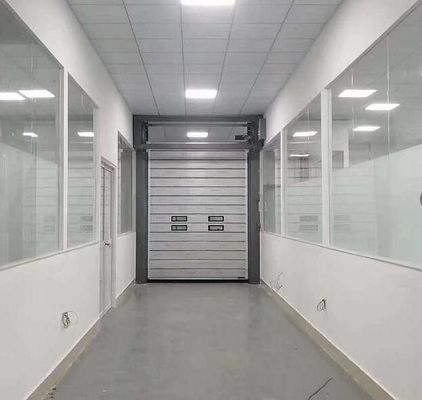 Interior angkat industri vertikal otomatis Panel Sandwich Pintu Spiral Berkecepatan Tinggi 70mm Untuk Bagian Luar Ruangan