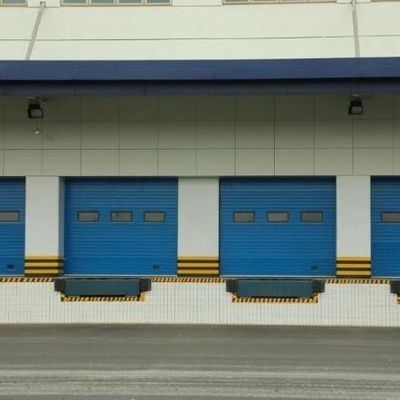 Pintu Bagian Overhead Garasi Dilapisi Bubuk Lebar Maksimum 6500mm Industri