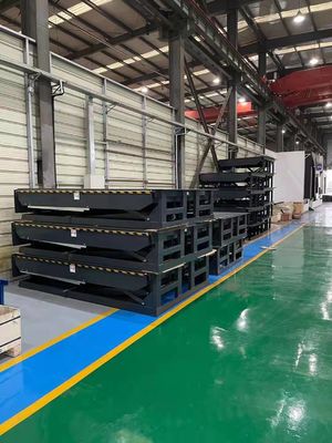 Stasioner Industrial Loading Dock Leveler 6 Ton Keamanan Anti Selip Hidraulik