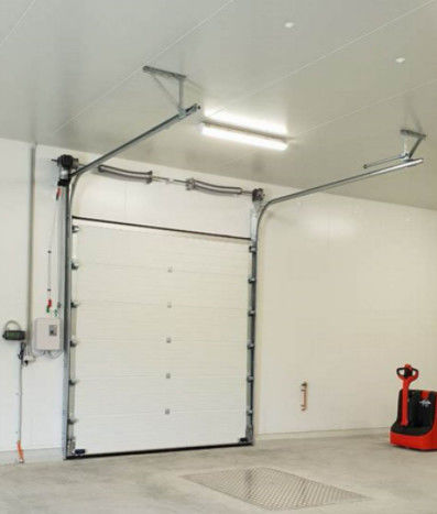 Stasiun Pemadam Kebakaran Insulated Overhead Sectional Door Dengan Kelas Perlindungan IP 54 Powder Coated