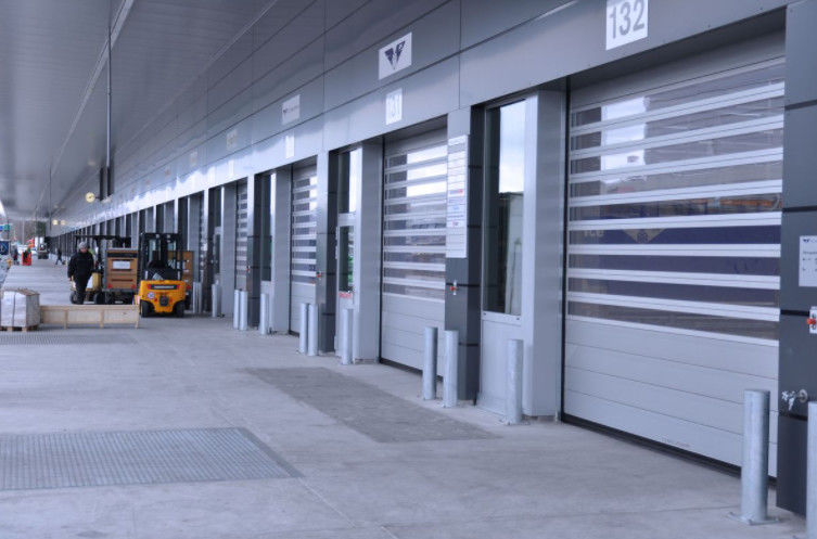 Remote Control Pintu Spiral Kecepatan Tinggi Panel Paduan Aluminium Isolasi Otomatis 380V 50Hz