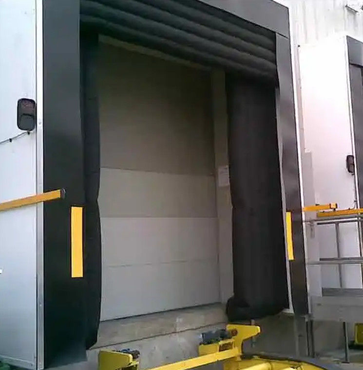 Pakaian tahan kain Loading Dock Shelters Warna yang disesuaikan Daya tahan tinggi Industrial Dock Shelter Sponge Dock Seal