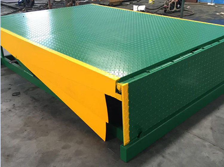 Perangkat Pengukur Dock Loading yang dapat disesuaikan dengan Fitur Keamanan Pengendalian Mekanis Di Situs Pemasangan kontainer dock forklift