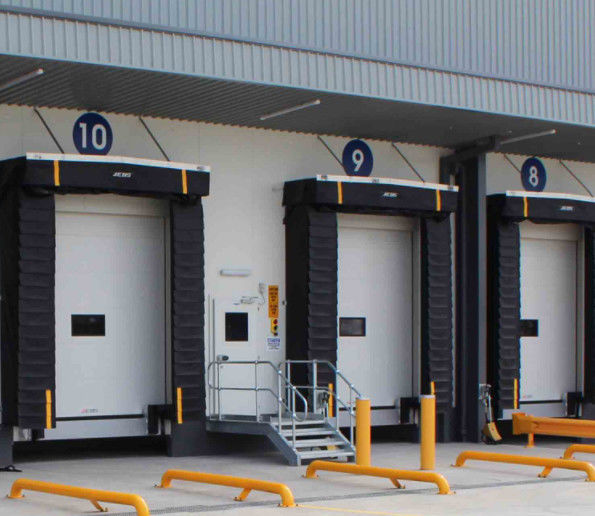 Mudah Instalasi PVC Dock Door Shelter Menyediakan Perlindungan Melawan Elemen Disesuaikan Industri