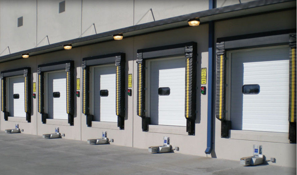 Custom Color PVC Low Maintenance Dock Door Shelters Loading System Otomatis PVC Dock Seals Gudang Industri