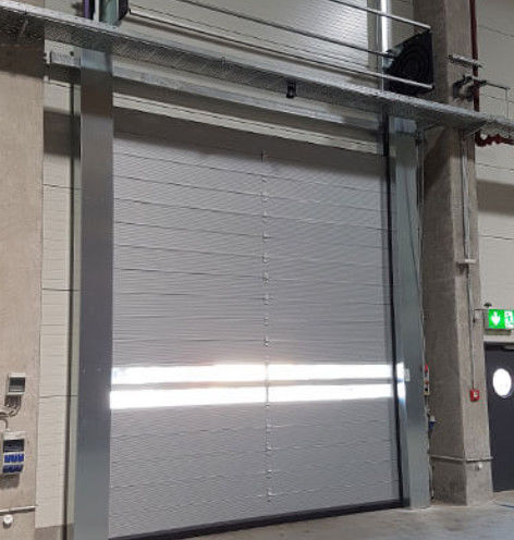 Pintu Garasi Bagian Terisolasi Disesuaikan Dengan Polyurethane Foam Windproof Soundproof And Thermal Insulation