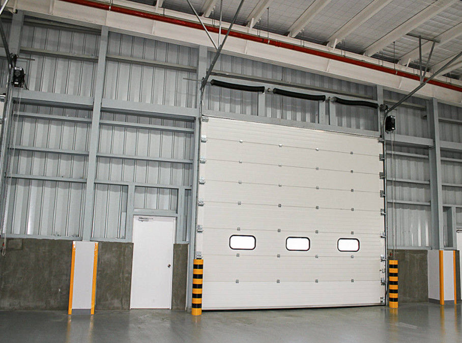 Pintu bagian komersial dengan panel terisolasi ketebalan 50mm-80mm dan konstruksi baja tahan lama