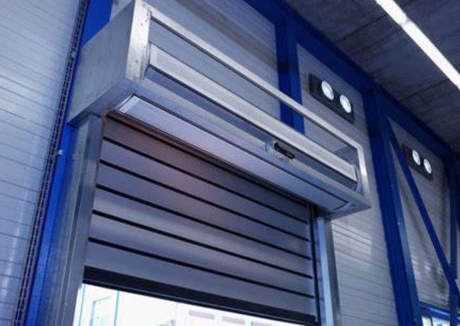 Aluminium Eksterior Cepat Berfungsi Kecepatan Tinggi 380V 50hz Industrial Remote Control Kecepatan pembukaan 0,8m/s