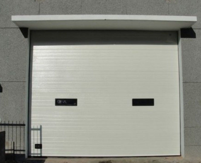 Desain panel datar atau kontur Pintu Garasi Seksional Terisolasi Komersial Untuk Mall 50mm-80mm Ketebalan Pintu Lift Vertikal Industri