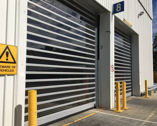Pintu spiral kecepatan tinggi transparan dengan kecepatan penutupan 0,8m/s dan catu daya 220V/50HZ