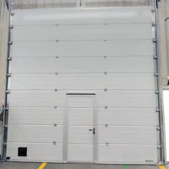 Modern Aluminium Terisolasi Bagian Overhead Gudang Pintu Garasi Industri Otomatis Gaya Terbuka Remote Control Selesai