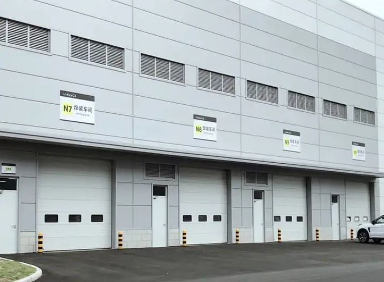 Stasiun Api Otomatis Heavy-Duty Industrial Overhead Lifting Door