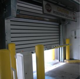 Pintu Gulung Cepat PVC Keamanan Tinggi Pengurangan Kebisingan Kecepatan Tinggi Bahan Baja Tahan Karat 304 Ideal untuk Aplikasi Industri