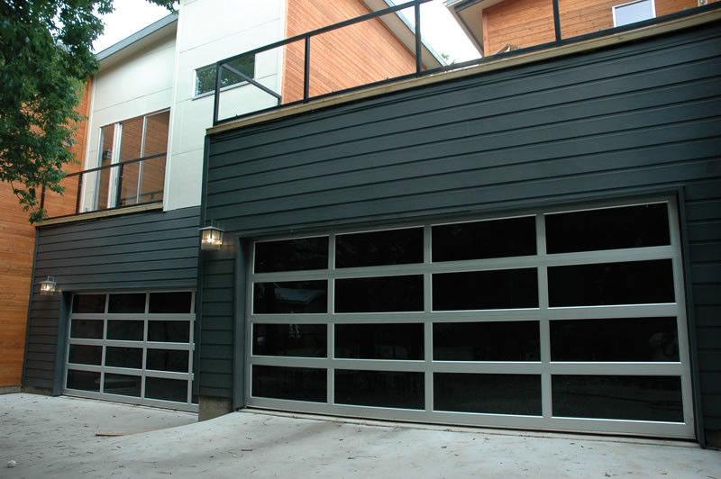 Bingkai diekstrusi Full View Aluminium Garage Doors Bukaan Rentang Besar Untuk Villa
